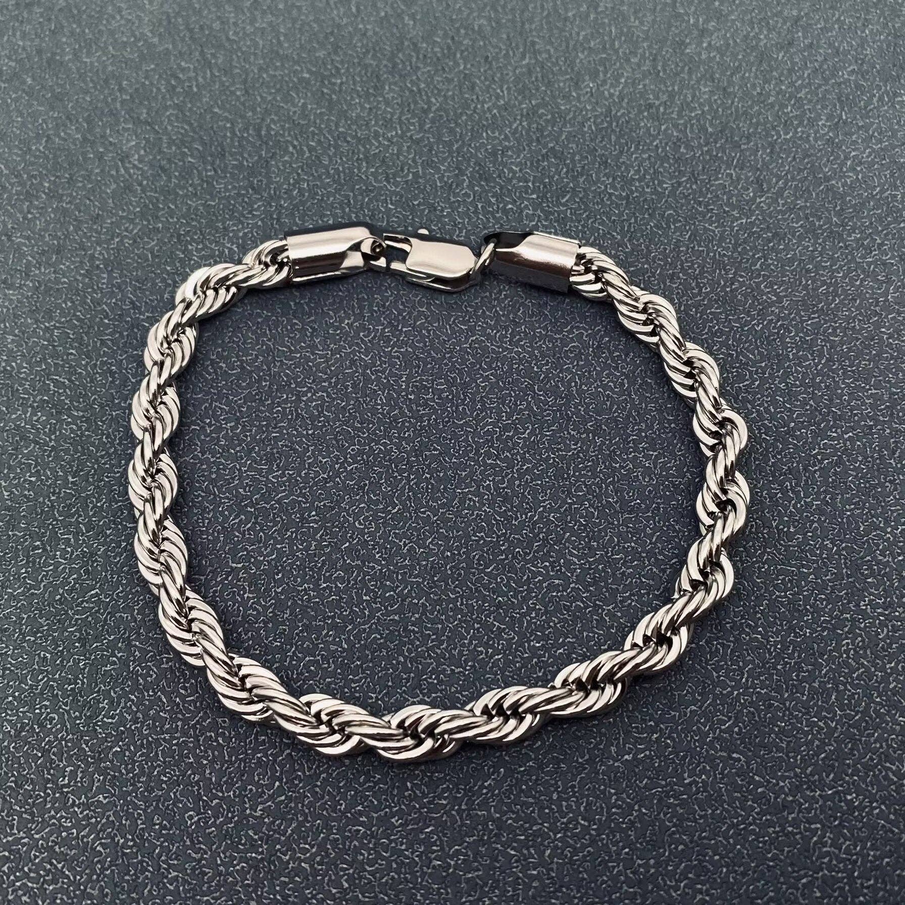 18K Gold-Plated Twist Chain Bracelet Made of 316L Stainless Steel - Hypoallergenic Jewelry by Mio Queena Mio Queena