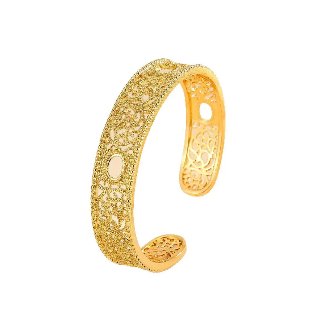 Retro Court-Style Golden Hollow Lace Flower Bracelet Luxurious 18K Gold-Plated Open-End Adjustable Bangle ODMPOD